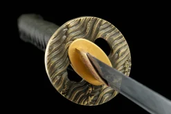 Alternative view of Black Iron - Katana Forgiato a Mano in acciaio al carbonio 1065