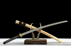 Alternative view of Plain Edge - Katana Forgiato a Mano in acciaio damasco temprato argilla